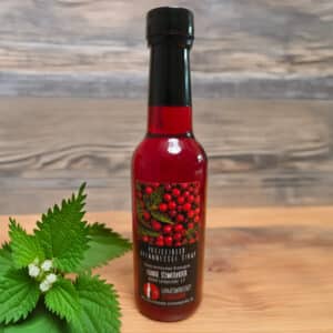 Preiselbeer-Brennnessel-Sirup Flasche Preiselbeer Brennnessel Sirup der Genusswerkstatt Schweighofer